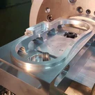 Precizno CNC obrađeno kućište od aluminijuma EN AW-5083 sa unutrašnjim kosinama i složenim 3D glodanjem